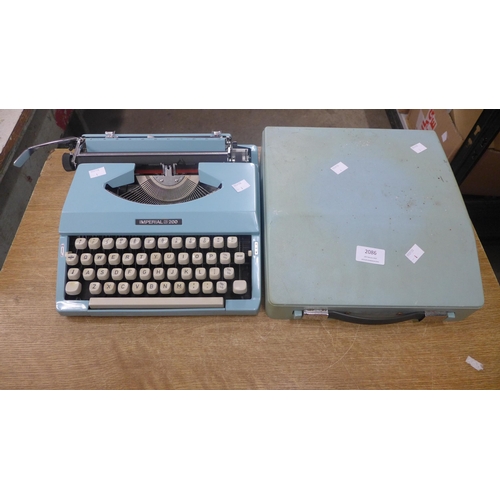 2086 - An Imperial 200 typewriter in case