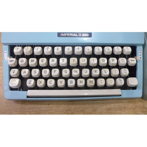 2086 - An Imperial 200 typewriter in case