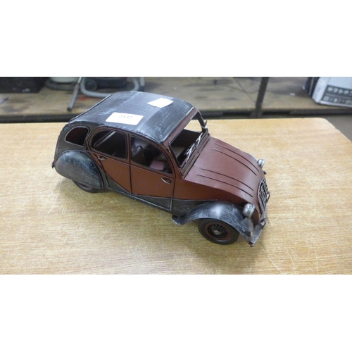 2132 - A tin plate Citroen 2CV car