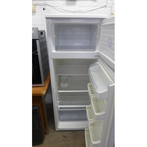 2196 - A Hotpoint 5ft 90/10 fridge freezer