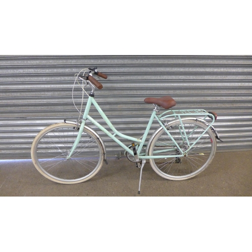 2211 - A Ryedale traditional step over 7-speed women's bike