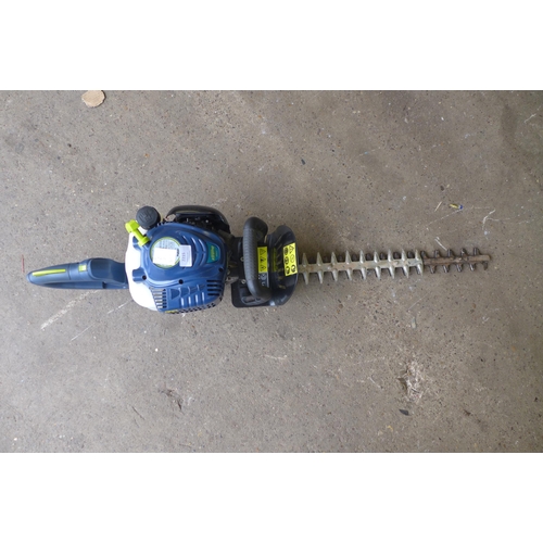 2215 - An Extreme hedge trimmer (Model No. CXPHT22) Police repossession