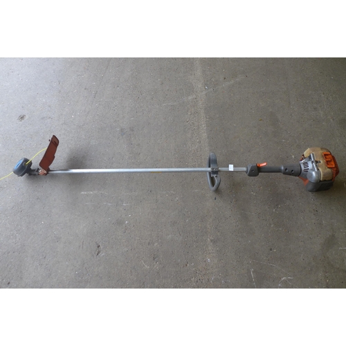 2221 - A Husqvarna grass trimmer (322L)