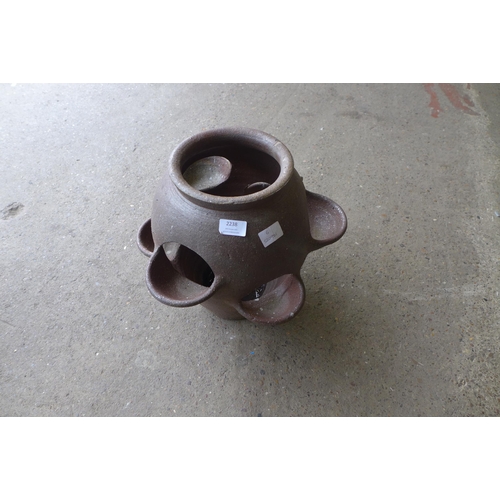 2238 - 3 Decorative plant pots