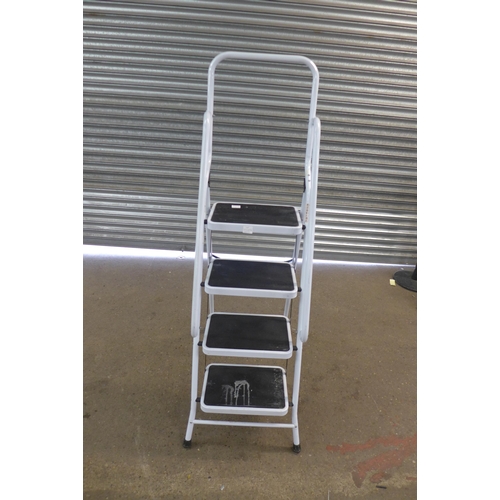 2248G - A 4-rung stepladder