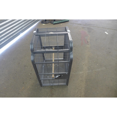 2248K - A metal bird cage with lock