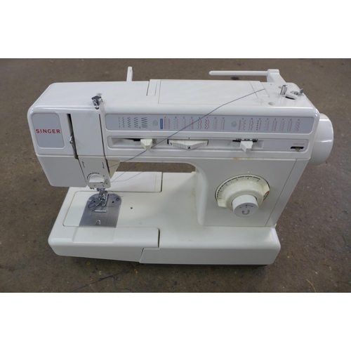 2258 - A Singer electric sewing machine (MCRK1000SPM) with pedal, accessories and cover - in box