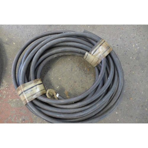 2272 - 6 Lengths of gas pipe