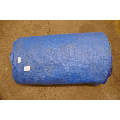 2334 - A large blue tarpaulin and basket of approx. 50 stall clips