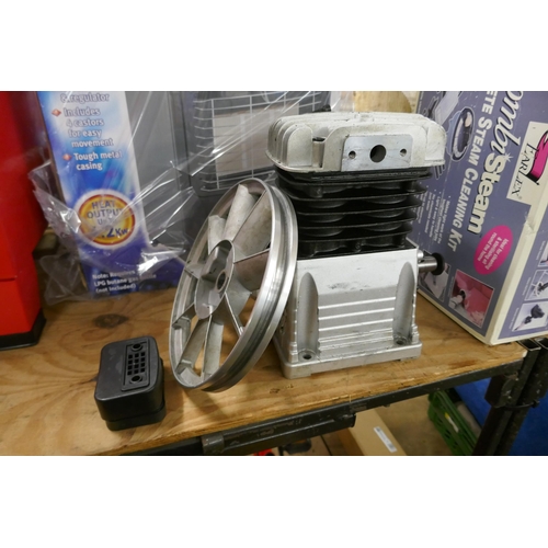 2361 - 5 Clarke items - Clarke contractor 2400w 355m (con14) cut off saw, Clarke mobile gas heater (MGHI), ... 