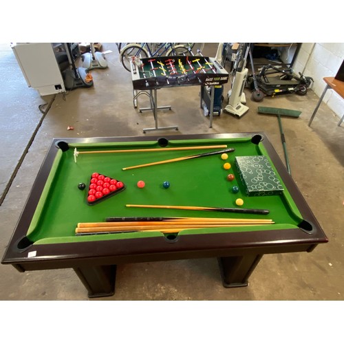 2206 - A darkwood slate bed pool table with cues, ball, score board