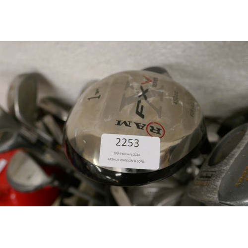 2253A - 7 Bags of golf clubs; drivers, irons, putters, Ram, Howson, Dunlop, Trident, Ping EXE iron no. 1