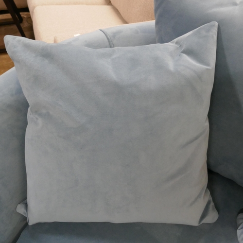 1400 - An aqua velvet swivel love seat