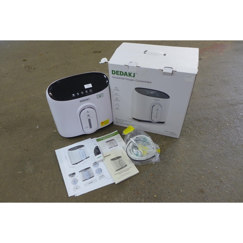 2460 - A Dedakj household oxygen concentrator (model no. DE-Q1W) with 8 gears oxygen flow, 1-8L adjustabili... 