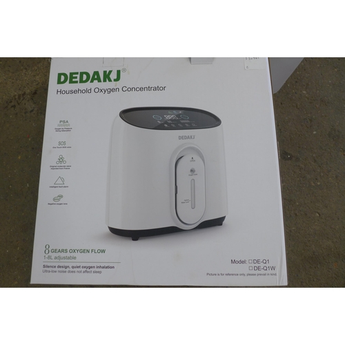 2460 - A Dedakj household oxygen concentrator (model no. DE-Q1W) with 8 gears oxygen flow, 1-8L adjustabili... 