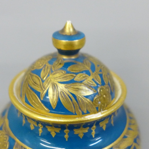 632 - A small late 19th Century Crown Derby lidded vase, a/f, 13cm