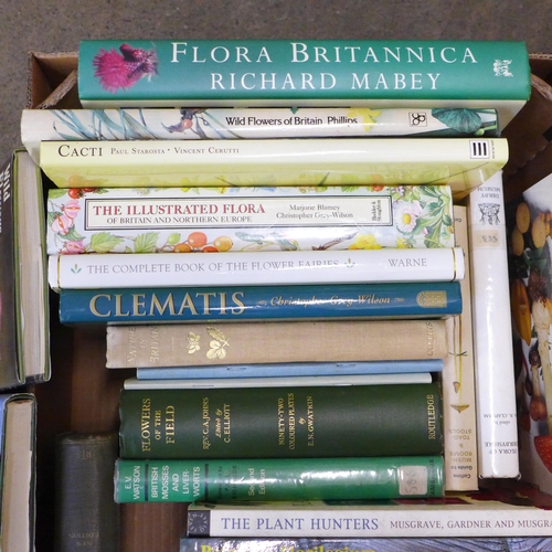 737 - Flower and plant books and booklets (30)