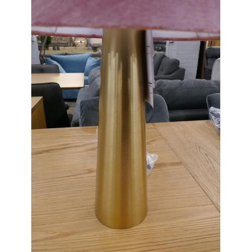 1489 - A pair of gold table lamps with pink shades