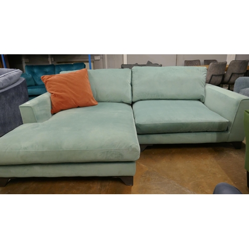 1399 - A large green velvet sofa/chaise