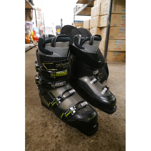 2459 - A pair of Salomon Mission Cruise 3D Sensifit ski boots (size 29.0) and a Wedze ski boot bag