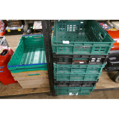 2480 - 10 Stackable storage crates, 60 x 40cm