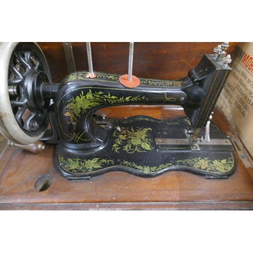 2509 - A Frinter Rossmann vintage sewing machine