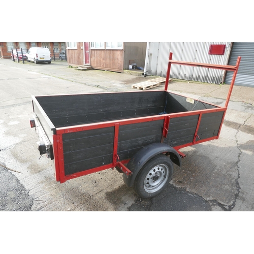 2524 - A metal framed, single axle, 2 wheeled 4ft x 8ft trailer