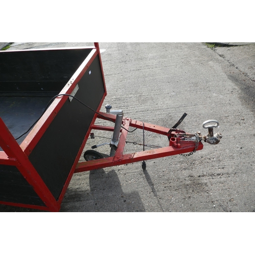 2524 - A metal framed, single axle, 2 wheeled 4ft x 8ft trailer