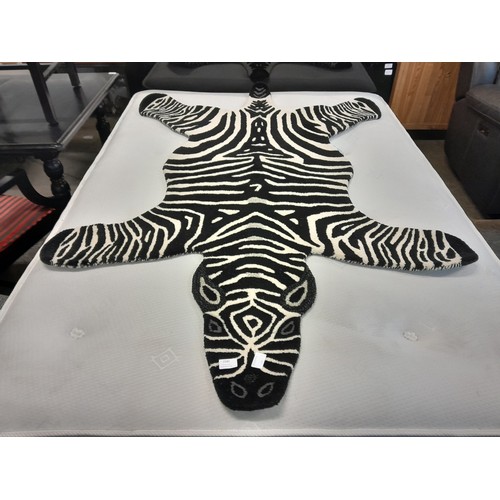 1540 - A 6ft x 4ft rug depicting a zebra