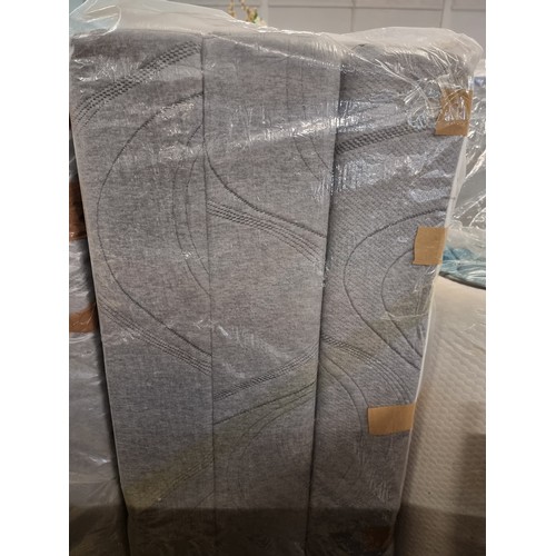 1561 - A small double mattress (4ft)