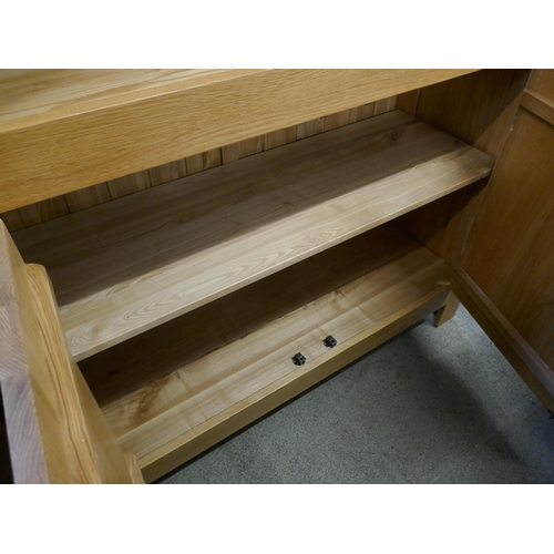 1574 - A Malvern large oak bookcase