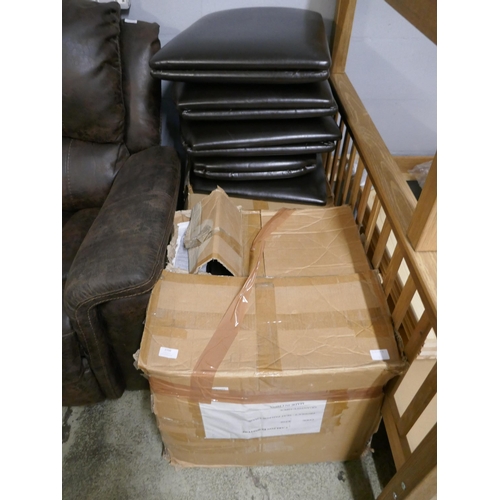 1598 - A large quantity of dining chair seat pads