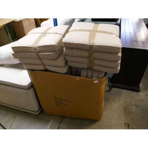 1599 - A large quantity of assorted outdoor seat pads/cushions