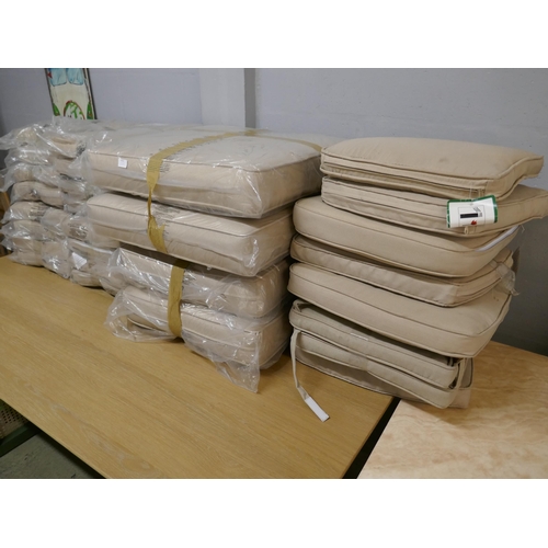 1622 - A large quantity of assorted outdoor seat pads/cushions