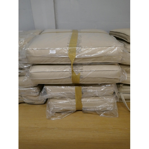 1622 - A large quantity of assorted outdoor seat pads/cushions