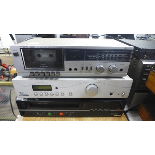 2183 - Two Phillips setreo seperates including- FM stereo tuners (22gh 944 /16), and (EL3556A/15) with a pa... 