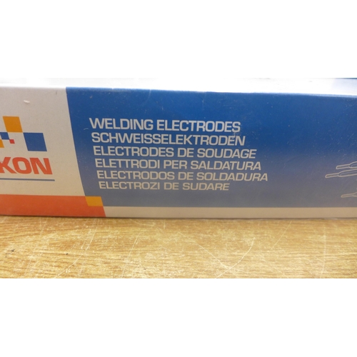 2010 - 7 Packs of Oerlikon welding electrodes (240 pieces per pack)