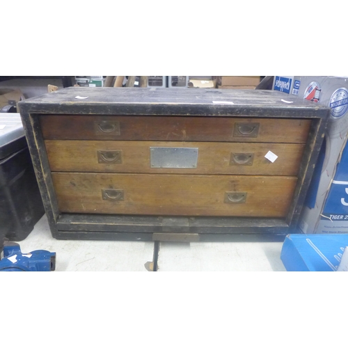 2011 - A vintage 3 drawered carpenter's tool chest