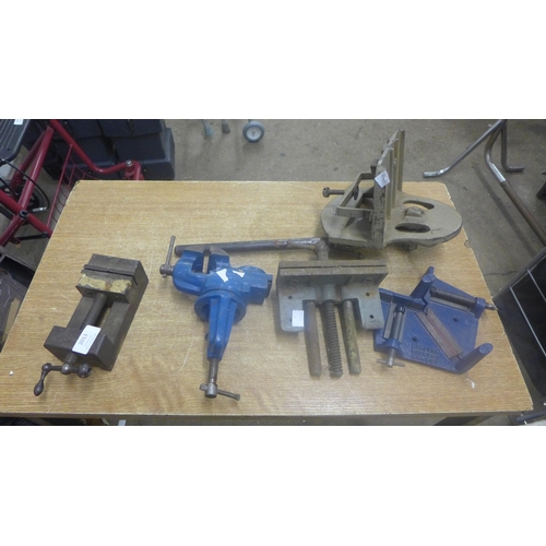 2013 - Assorted vices, clamps and including a Marples Ridgway MR6807 mitre clamp/cutting clamp, a J.G.Grave... 