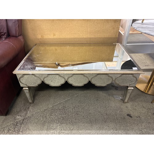 1603 - A mirrored coffee table