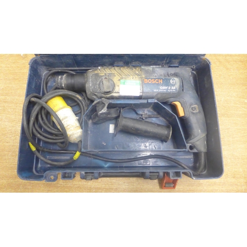 2035 - A Bosch GBH 2 SE 110v 620w hand drill