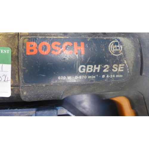 2035 - A Bosch GBH 2 SE 110v 620w hand drill