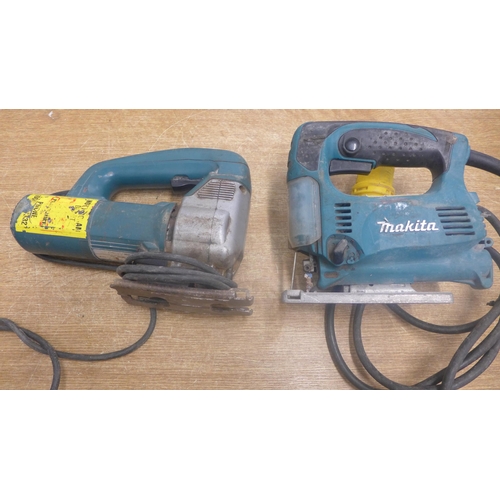 2038 - A Bosch (1581.0) 110v 520w jigsaw and a Makita (4329) 110v 450w jigsaw