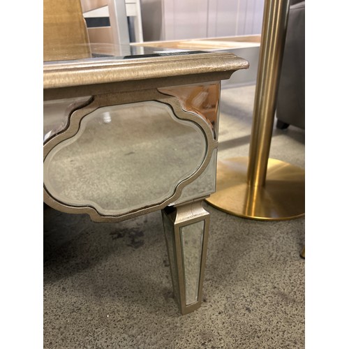 1603 - A mirrored coffee table