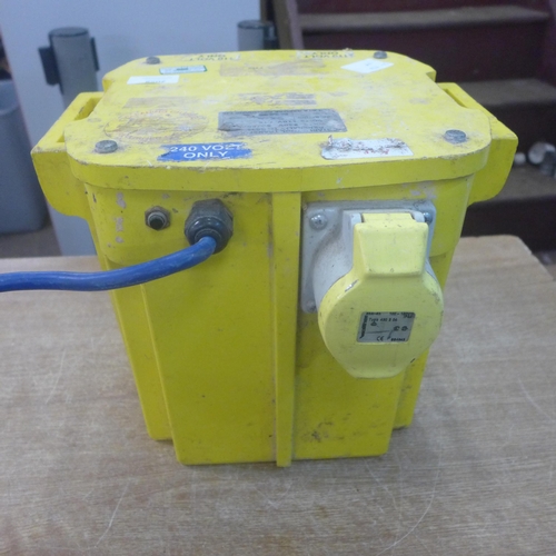 2058 - A 110v-230v double socket transformer