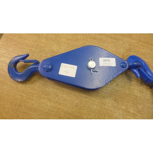 2070 - Two blue metal ACE heavy duty pulley blocks with safety hooks - serial no. 991485 and serial no. 951... 