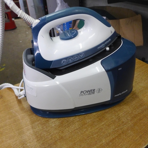 2133 - A Morphy Richards Steamlite power iron GWO - used