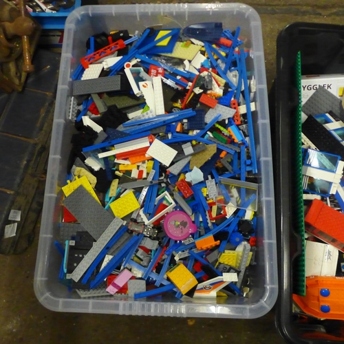 2147 - 5 Boxes of assorted Lego building blocks and a Cada Military Bricks bolt action musket rifle