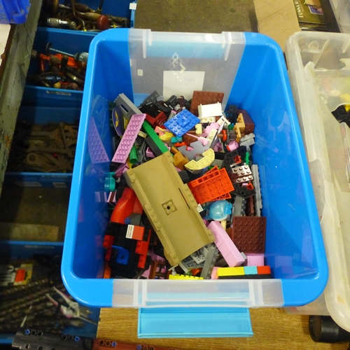 2147 - 5 Boxes of assorted Lego building blocks and a Cada Military Bricks bolt action musket rifle