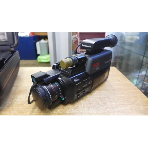 2152 - 2 Cameras; a Samsung camcorder 800X and a VHS-C movie MC6